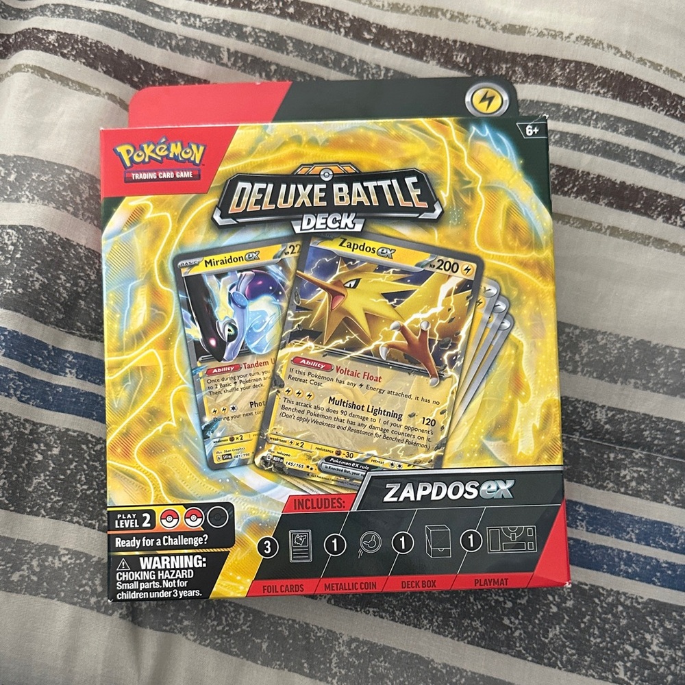 Pokemon Deluxe Battle Deck - Zapdos ex with Yellow and Red